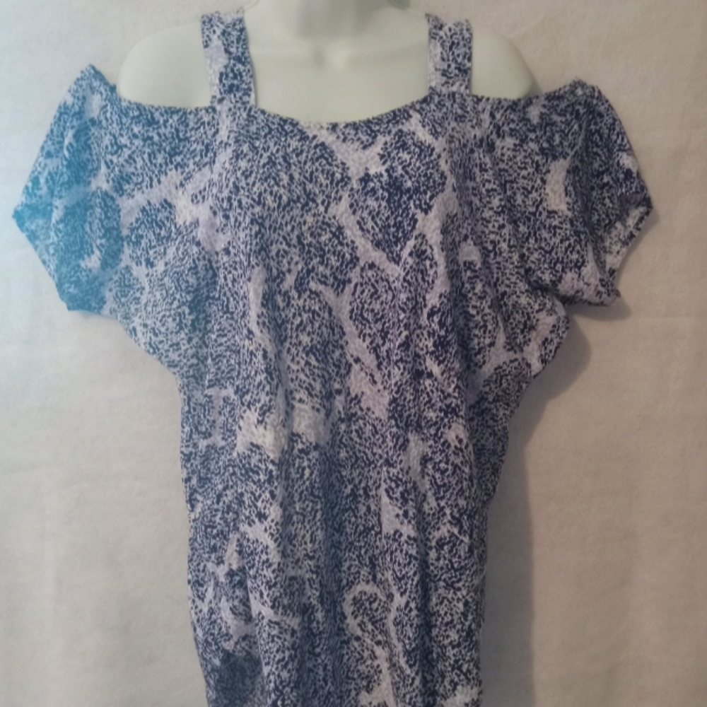 Cold shoulder short sleeve flowy top